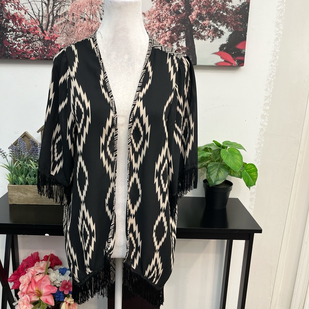 Rue 21 women’s cardigan Size M Open Front Tassel Fringe Aztec Print Polyester